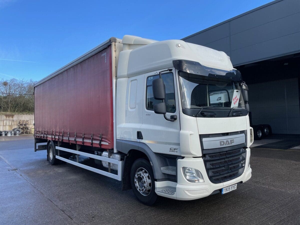 2015 DAF CF Space Cab 18 tonne curtain side - YK15VYC - Smithbros